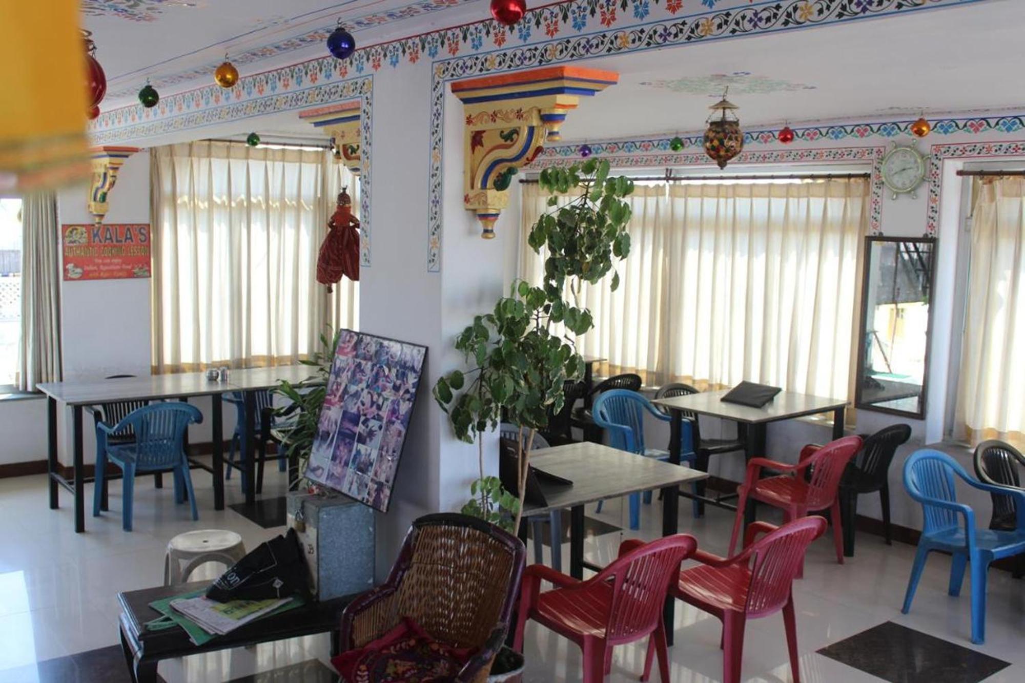 Nukkad Guest House Near City Palace Udaipur Exterior photo
