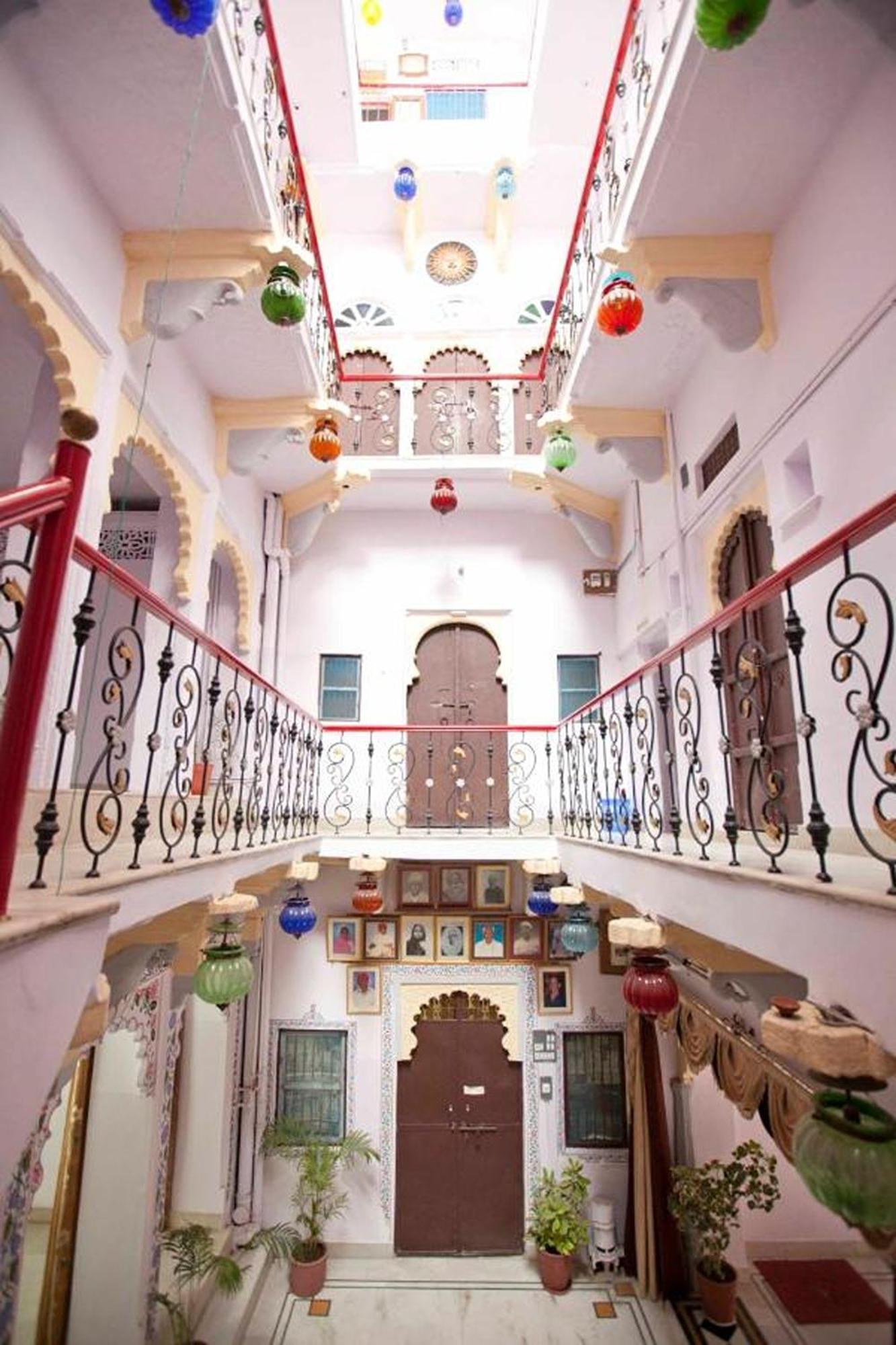 Nukkad Guest House Near City Palace Udaipur Exterior photo