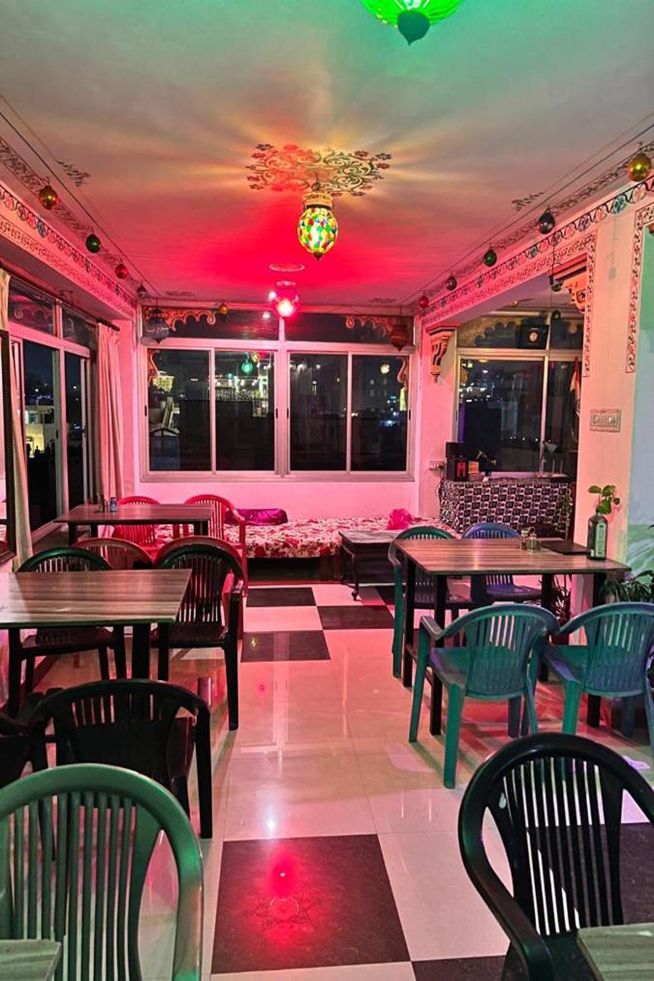 Nukkad Guest House Near City Palace Udaipur Exterior photo