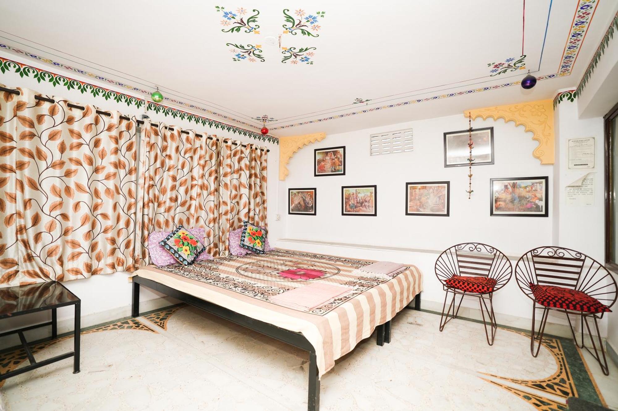 Nukkad Guest House Near City Palace Udaipur Exterior photo