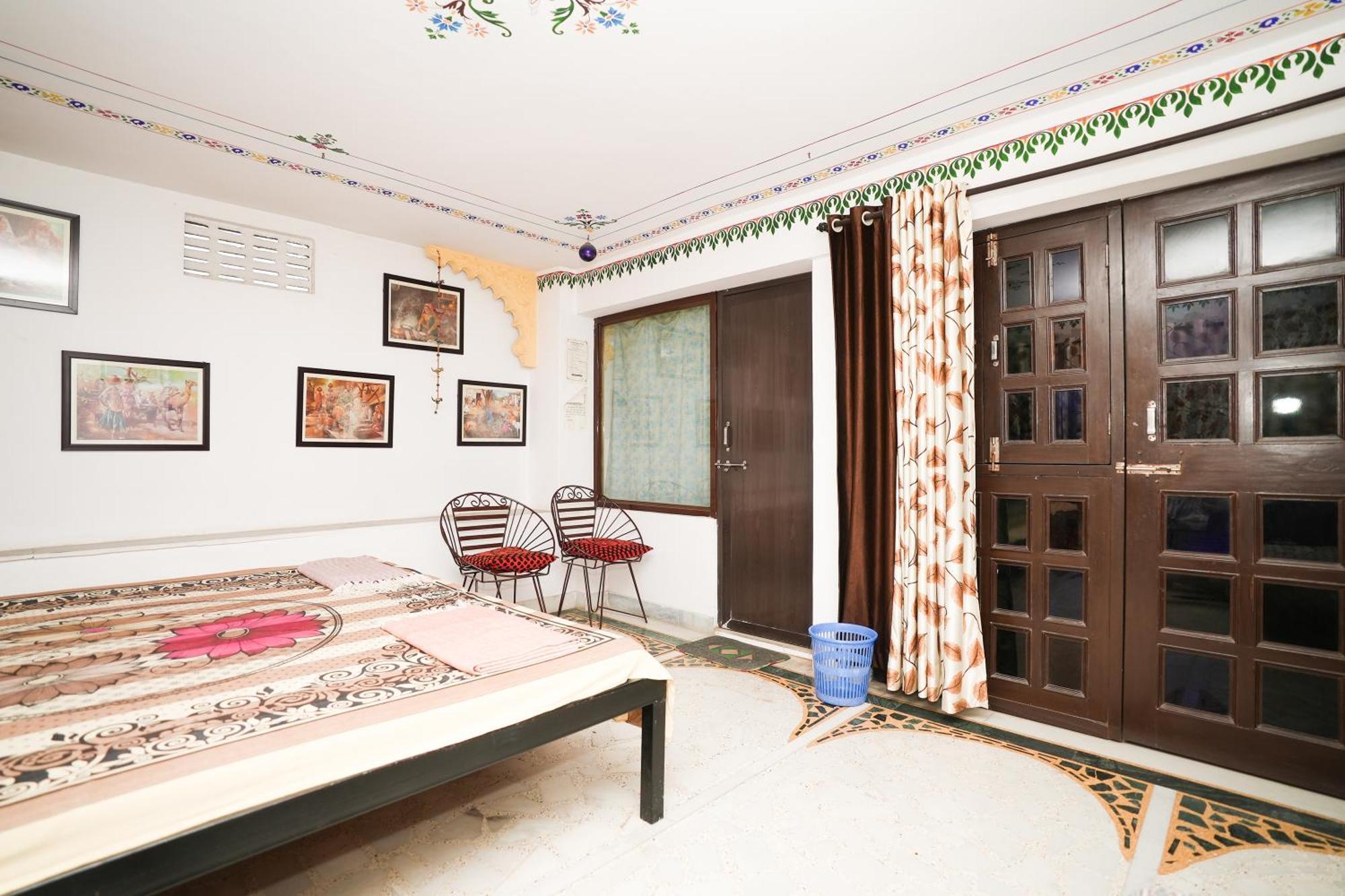 Nukkad Guest House Near City Palace Udaipur Exterior photo