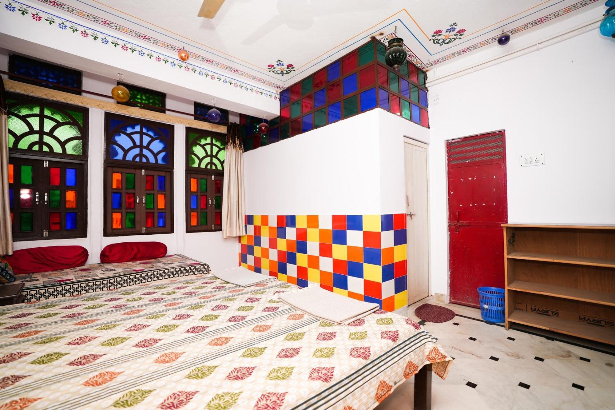Nukkad Guest House Near City Palace Udaipur Exterior photo