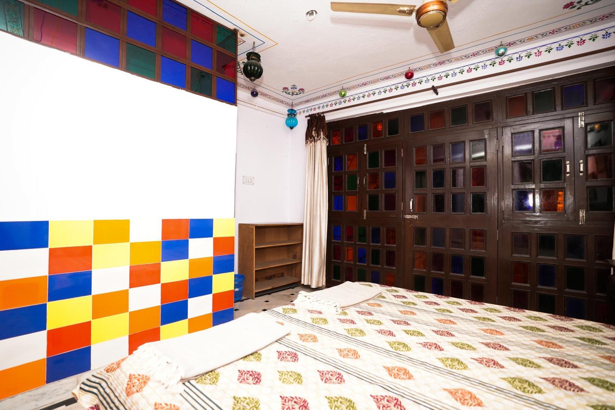 Nukkad Guest House Near City Palace Udaipur Exterior photo