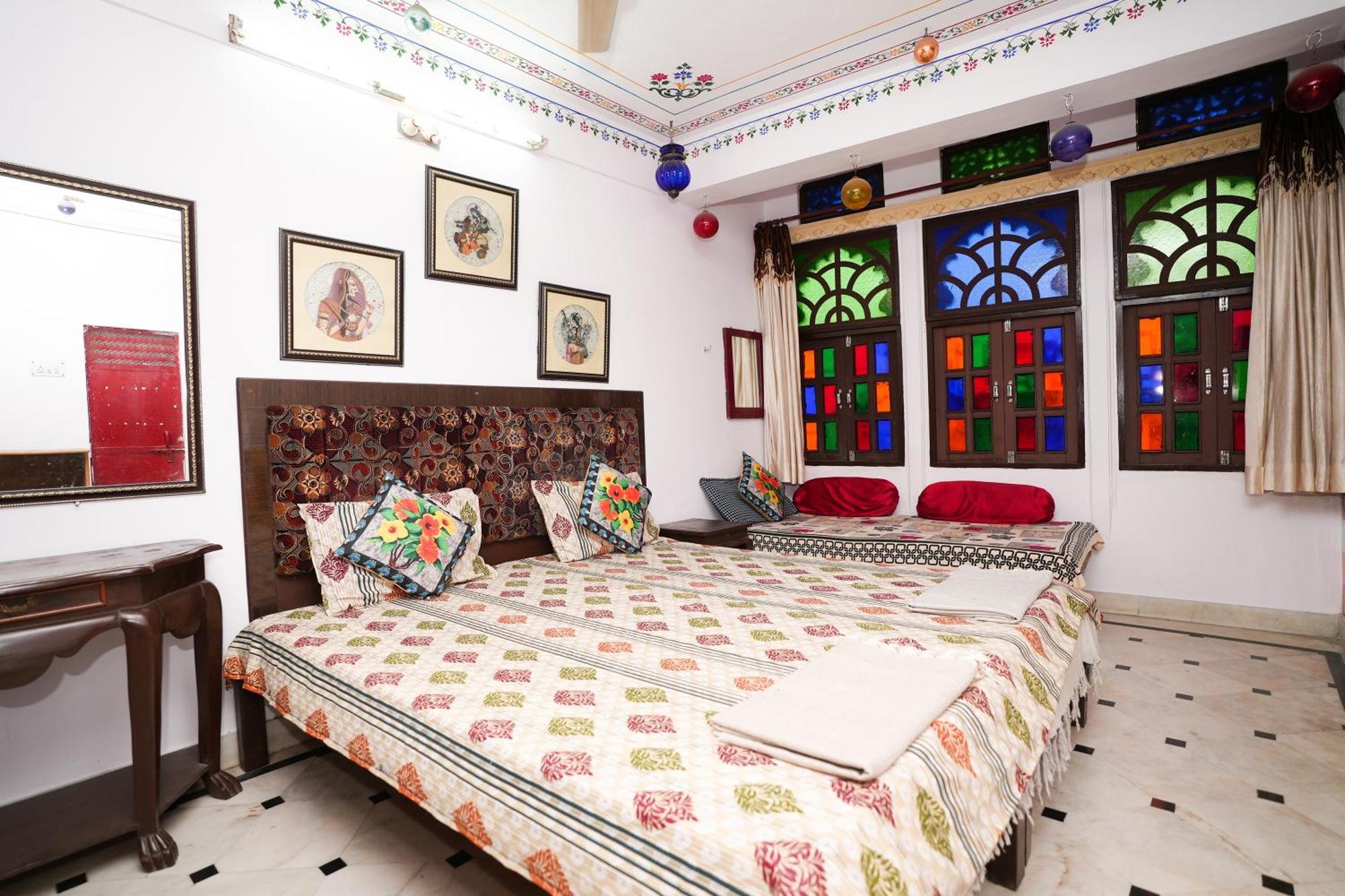 Nukkad Guest House Near City Palace Udaipur Exterior photo