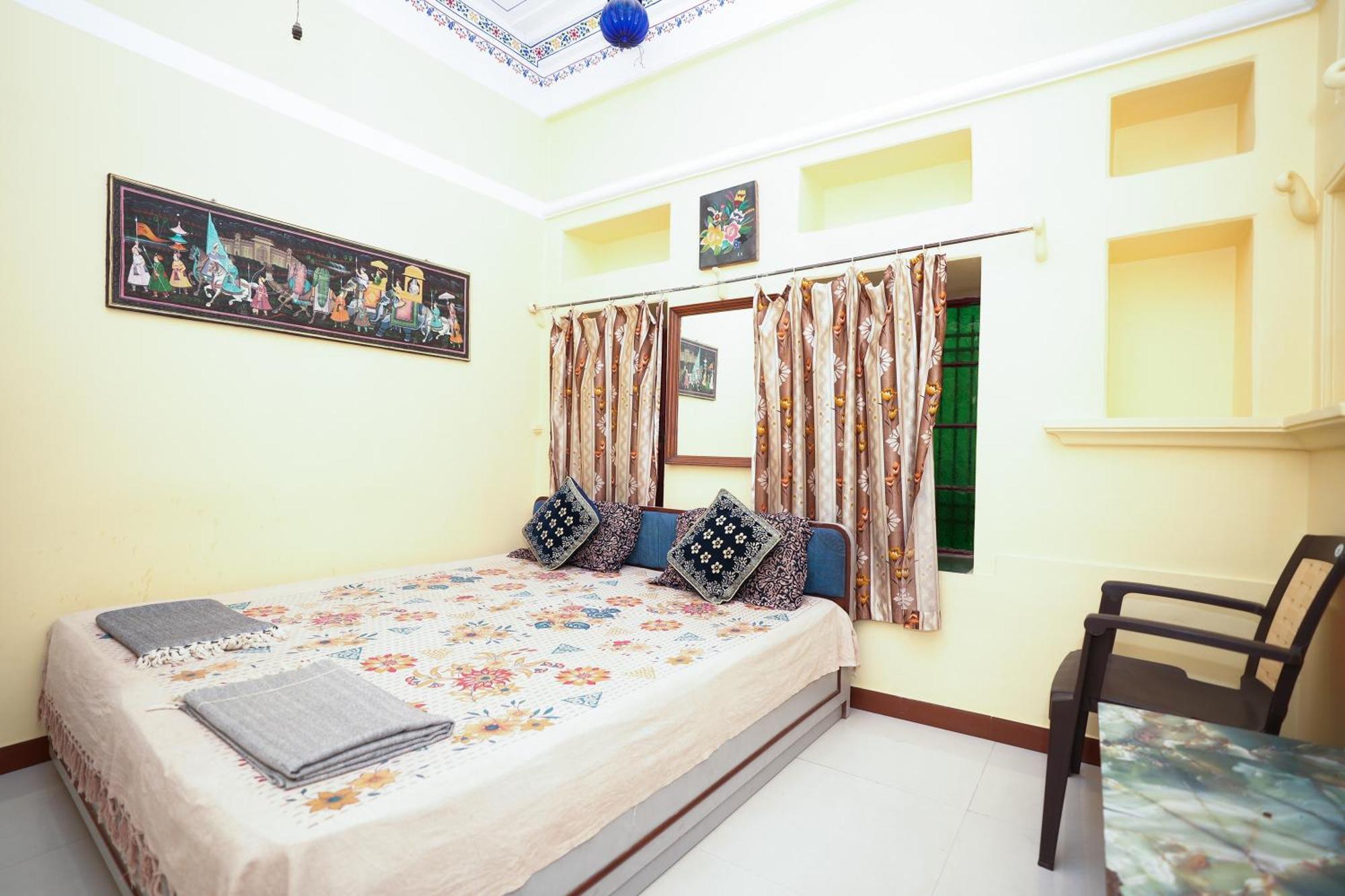 Nukkad Guest House Near City Palace Udaipur Exterior photo