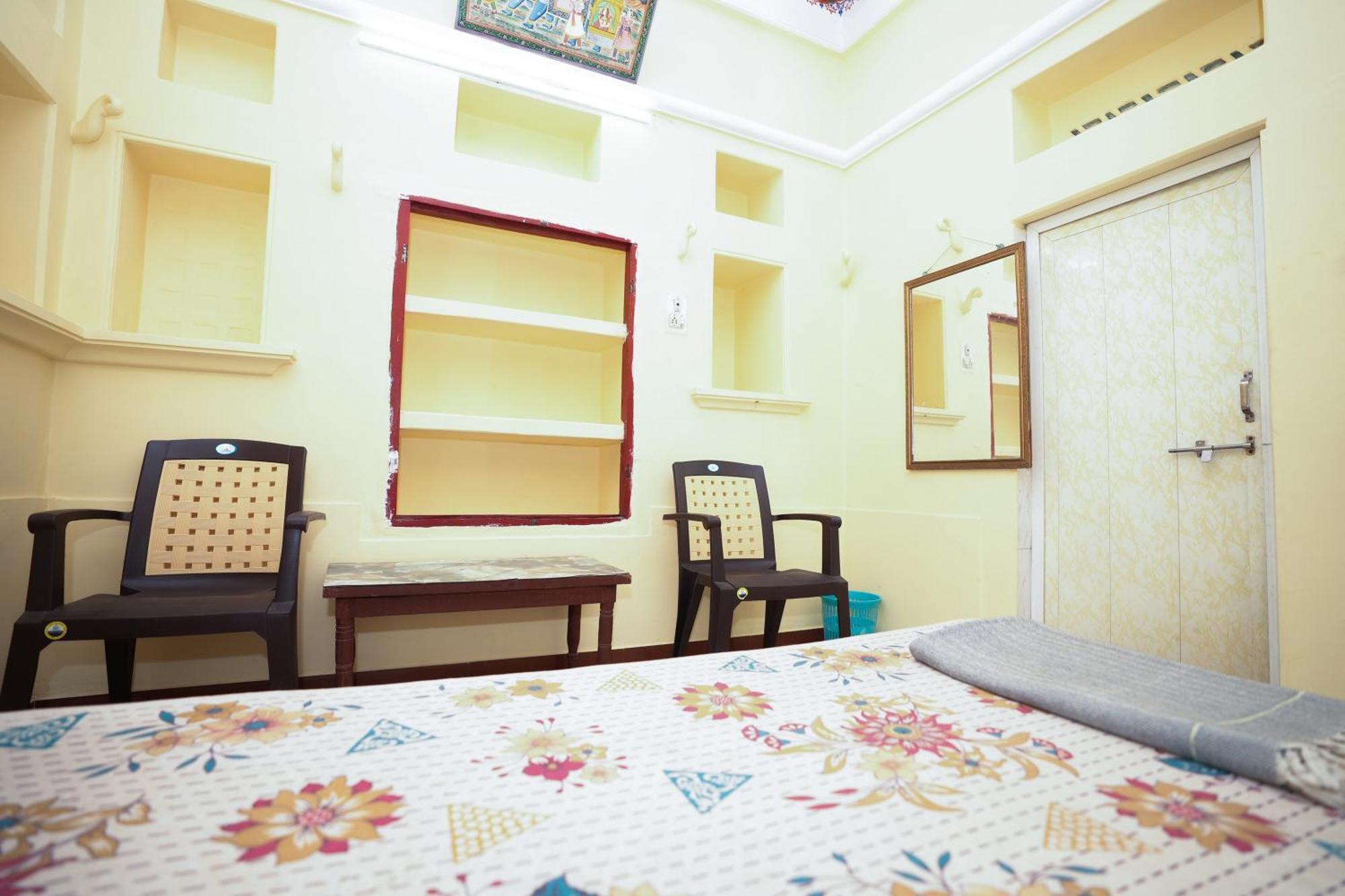 Nukkad Guest House Near City Palace Udaipur Exterior photo