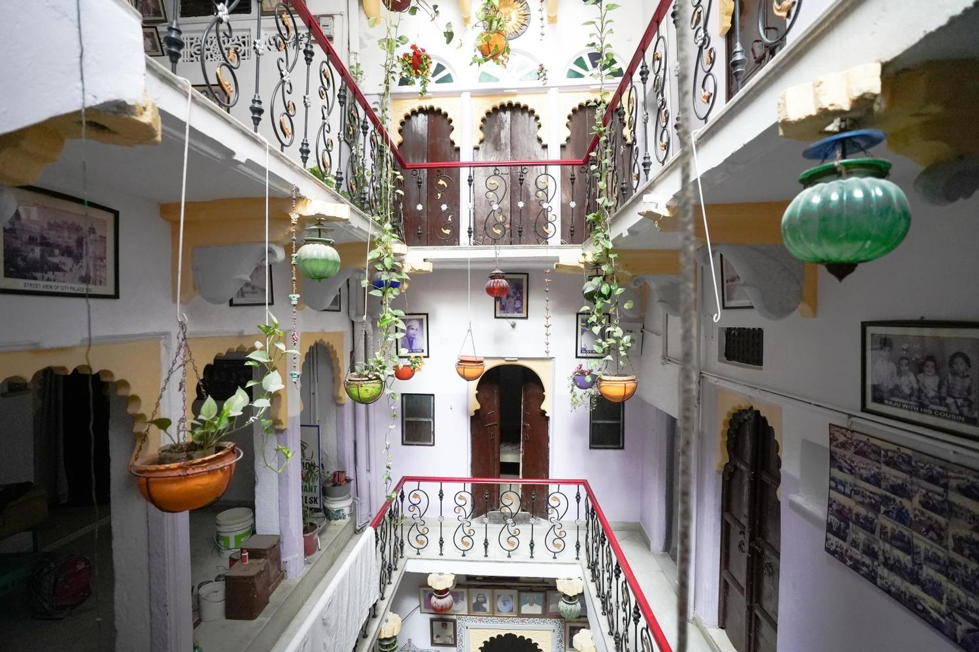 Nukkad Guest House Near City Palace Udaipur Exterior photo